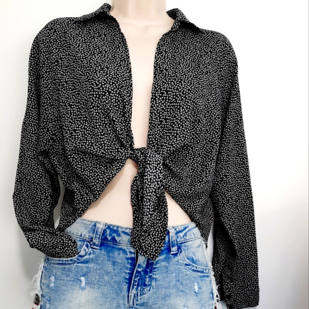 Forever 21 Front Tie floral Long Sleeve Silk Polyester Blouse